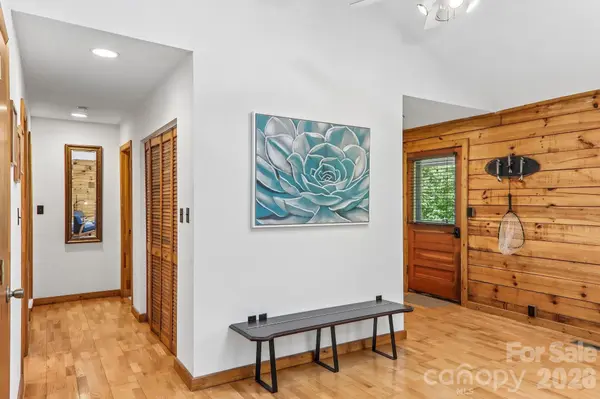 152 Trails End LN, Maggie Valley, NC 28751
