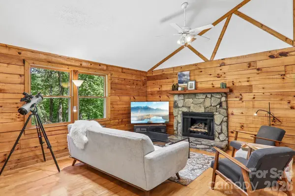 152 Trails End LN, Maggie Valley, NC 28751