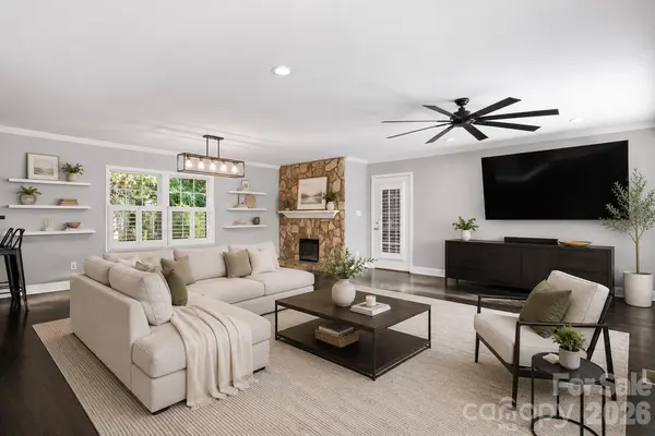 14214 Honeysuckle Ridge DR, Matthews, NC 28105