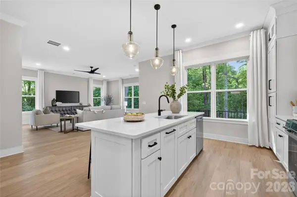 3883 12th ST NE, Hickory, NC 28601