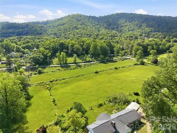 767 New Haw Creek RD, Asheville, NC 28805