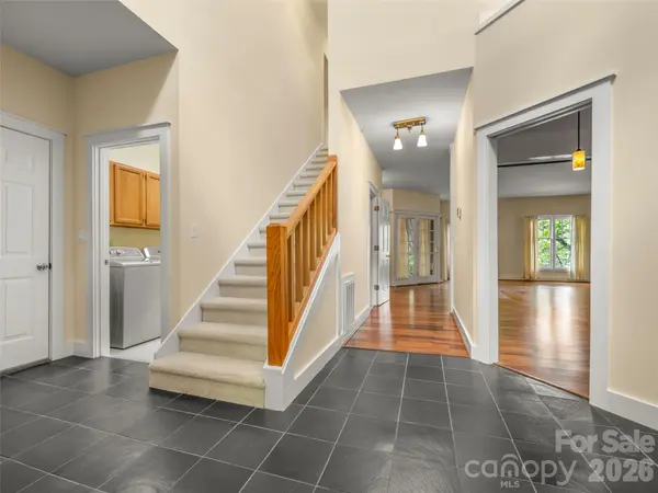 4 Lacoste DR, Hendersonville, NC 28739