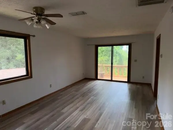 581 Courtwood LN #6, Hendersonville, NC 28739