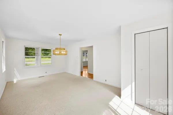 301 Gittens ST, Lowell, NC 28098