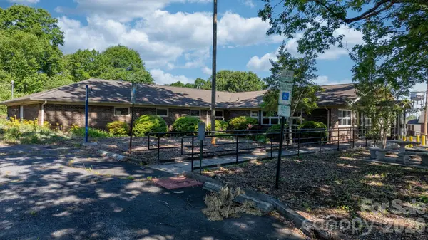 304 S Main ST, Morganton, NC 28655