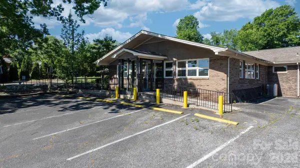 304 S Main ST, Morganton, NC 28655