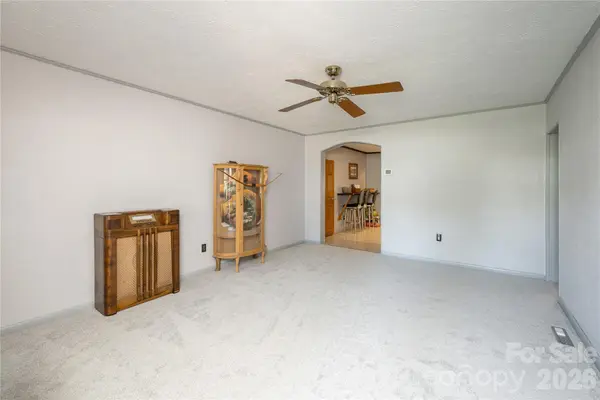 231 Allen RD, East Flat Rock, NC 28726