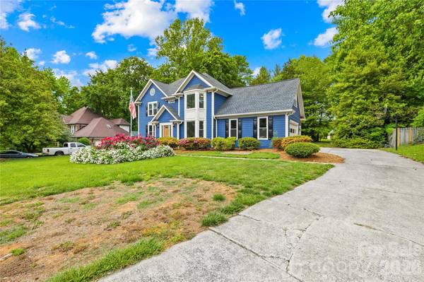 1066 Briarcliff RD, Mooresville, NC 28115