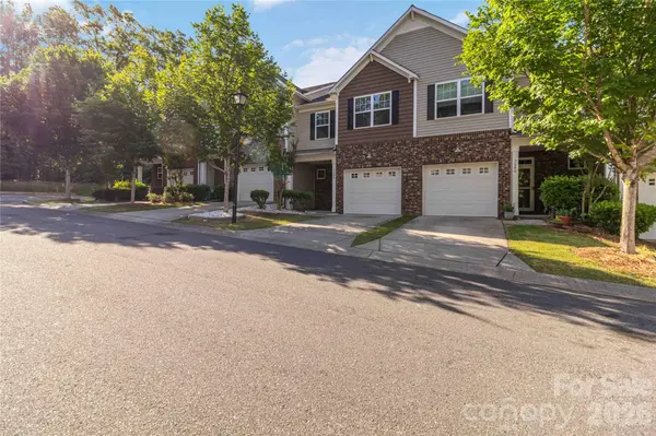 7048 Woodsbay LN, Rock Hill, SC 29732