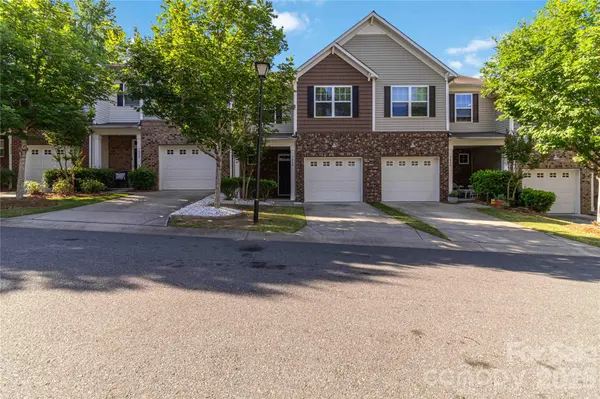7048 Woodsbay LN, Rock Hill, SC 29732