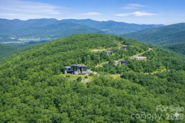 9997 Southcliff Pkwy, Fairview, NC 28730
