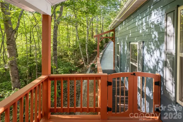 7 Timber Park DR, Black Mountain, NC 28711