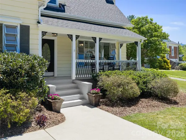 118 Robertson ST, Burnsville, NC 28714