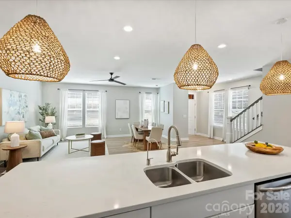 111 Cranford DR, Pineville, NC 28134
