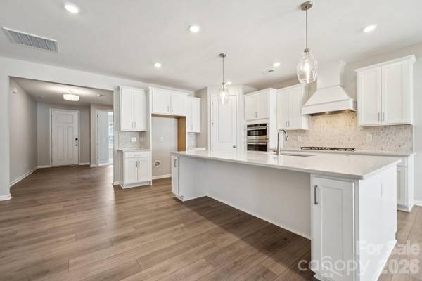18214 Torchbearer LN, Charlotte, NC 28278