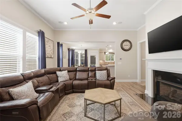 7111 Overjoyed XING, Charlotte, NC 28215