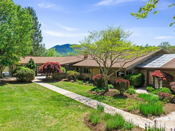110 Crest View RD, Burnsville, NC 28714