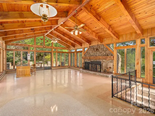 110 Crest View RD, Burnsville, NC 28714