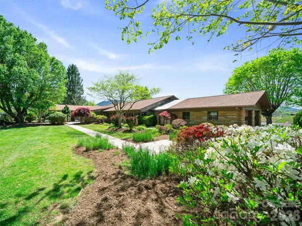 110 Crest View RD, Burnsville, NC 28714