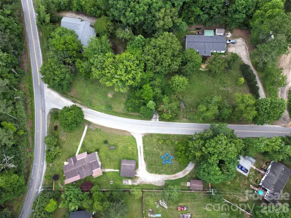 22 Mcminn RD, Hendersonville, NC 28792