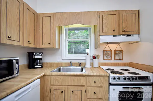 367 Skyleaf DR #D15, Sugar Mountain, NC 28604