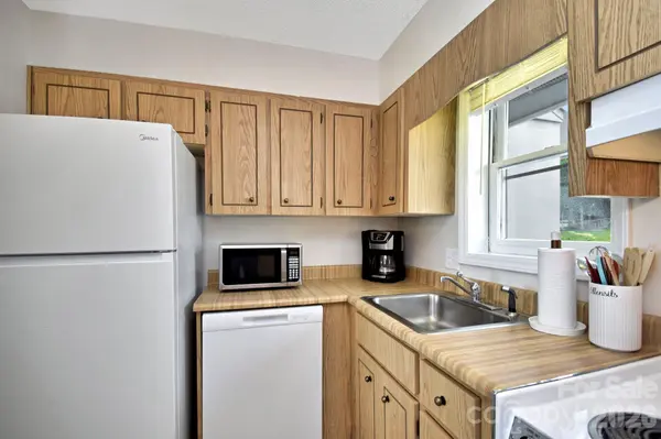 367 Skyleaf DR #D15, Sugar Mountain, NC 28604