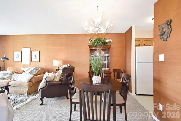 367 Skyleaf DR #D15, Sugar Mountain, NC 28604