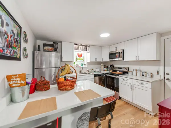 102 Lanier ST, Mount Holly, NC 28120