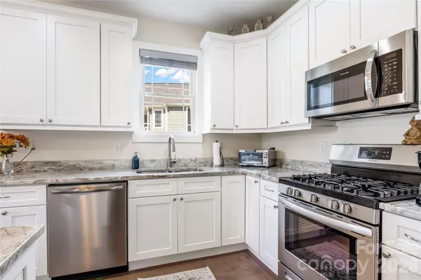 376 Windy Acres Knoll DR, Hendersonville, NC 28792