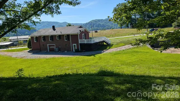522 Calvert RD, Brevard, NC 28712