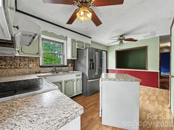 169 Hemingway LN, Statesville, NC 28625