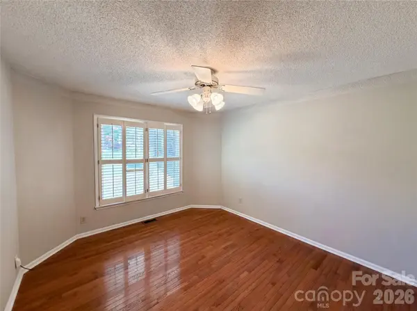 8400 Chestnut Oak CT, Harrisburg, NC 28075