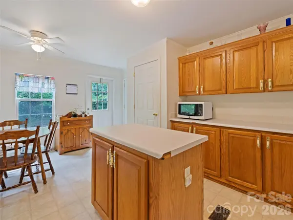 122 Mastiff Hollow DR, Waynesville, NC 28785