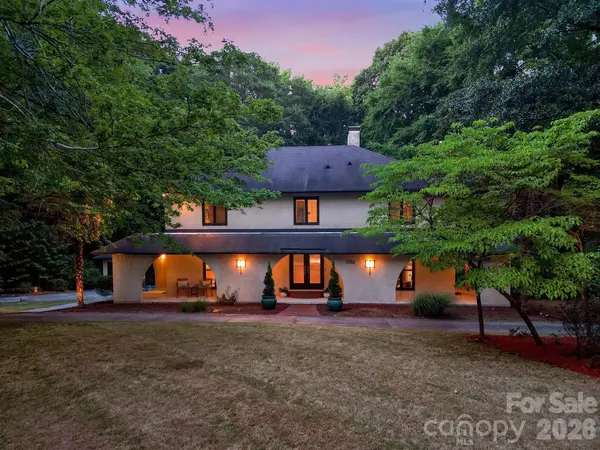 6512 Carmel Hills DR, Charlotte, NC 28226