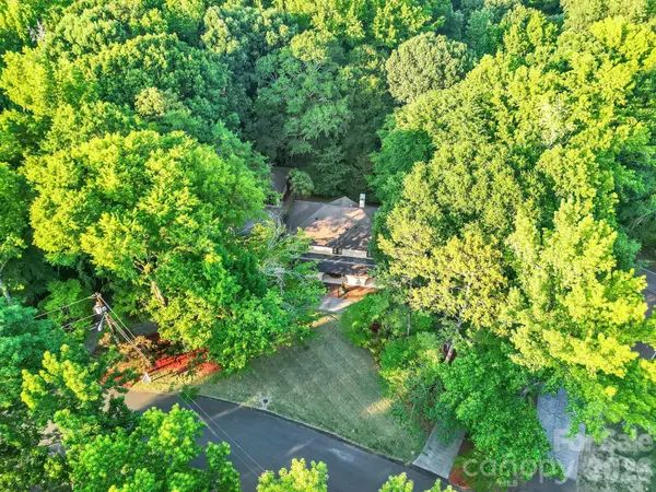 6512 Carmel Hills DR, Charlotte, NC 28226