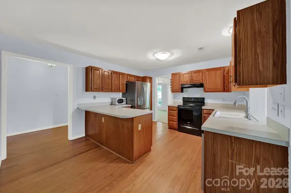 3421 Crescent Knoll DR, Matthews, NC 28105