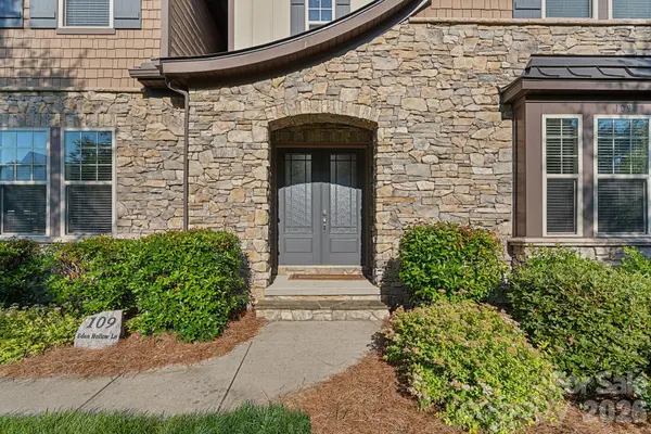 109 Eden Hollow LN, Matthews, NC 28104