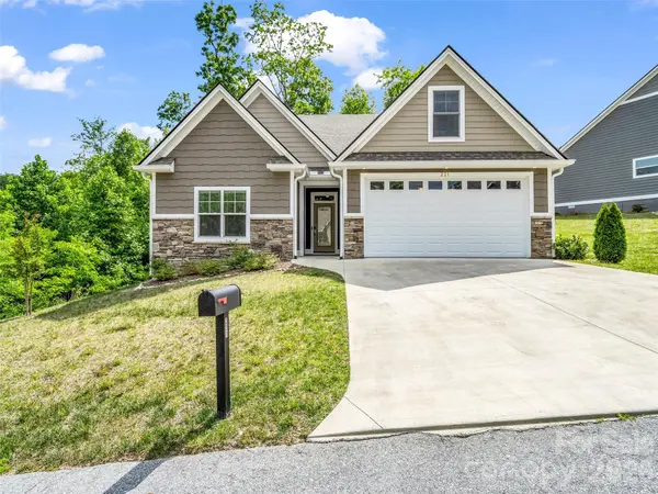 221 Millbrae LOOP, Hendersonville, NC 28791