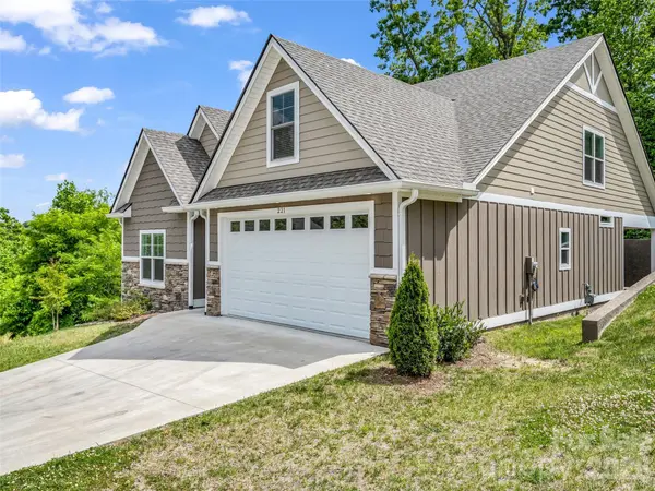 221 Millbrae LOOP, Hendersonville, NC 28791