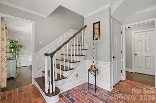 5812 Camelot DR, Charlotte, NC 28270