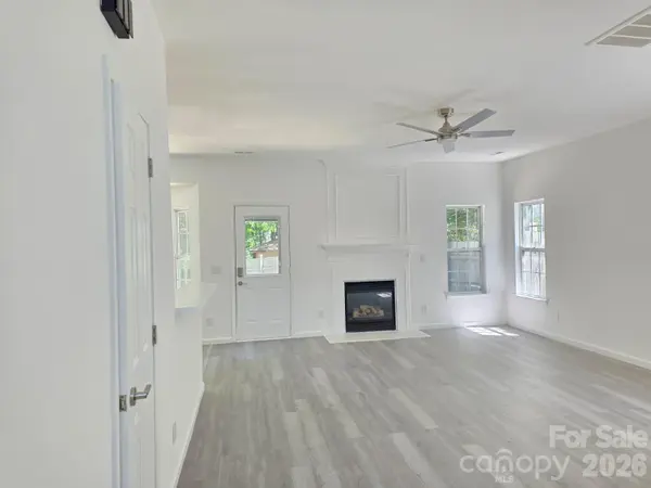 10317 Stoneykirk LN, Charlotte, NC 28269