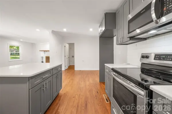 4300 Dowling DR, Charlotte, NC 28205