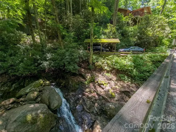 500 Winter Star RD, Burnsville, NC 28714