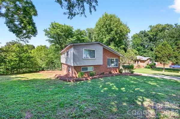 501 Kenlough DR, Charlotte, NC 28209
