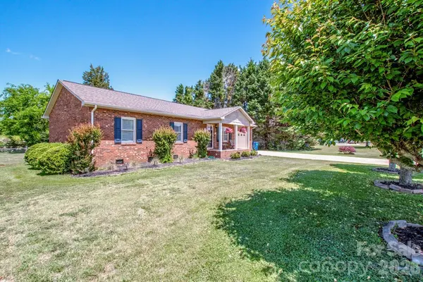 2426 Ashford DR, Newton, NC 28658