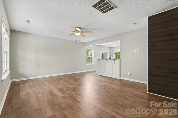 15331 Dehavilland DR, Charlotte, NC 28278