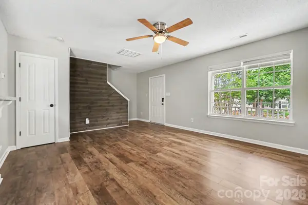 15331 Dehavilland DR, Charlotte, NC 28278