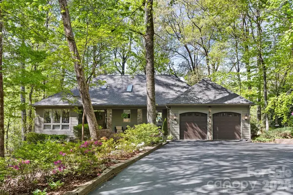 21 Laurel Wood CT, Sapphire, NC 28774