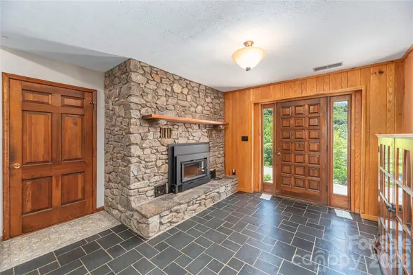 250 Lynn Cove RD, Asheville, NC 28804