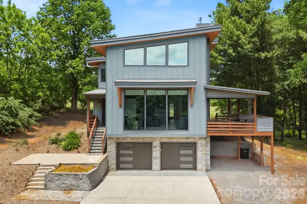22 Lara DR, Mills River, NC 28759